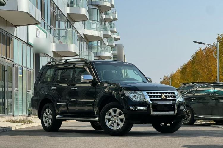 Used Mitsubishi Pajero 2016 3.0L Automatic Prestige Version China IV Standard Exterior 2