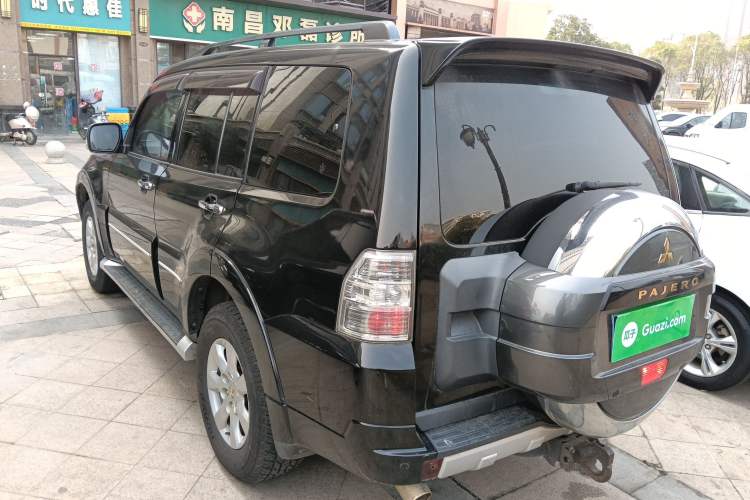 Used Mitsubishi Pajero 2016 3.0L Automatic Prestige Version China IV Standard Exterior 3