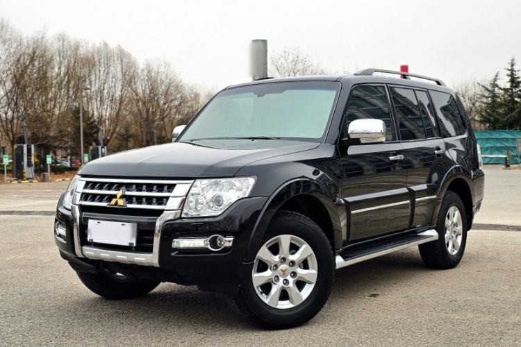 Used Mitsubishi Pajero 2016 3.0L Automatic Prestige Version China V Standard Exterior 3