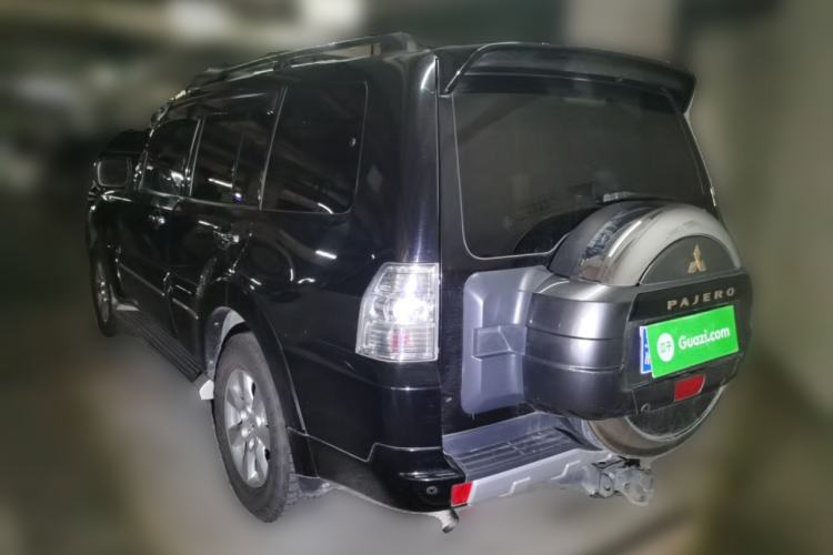 Used Mitsubishi Pajero 2016 3.0L Automatic Prestige Version China IV Standard Exterior 3