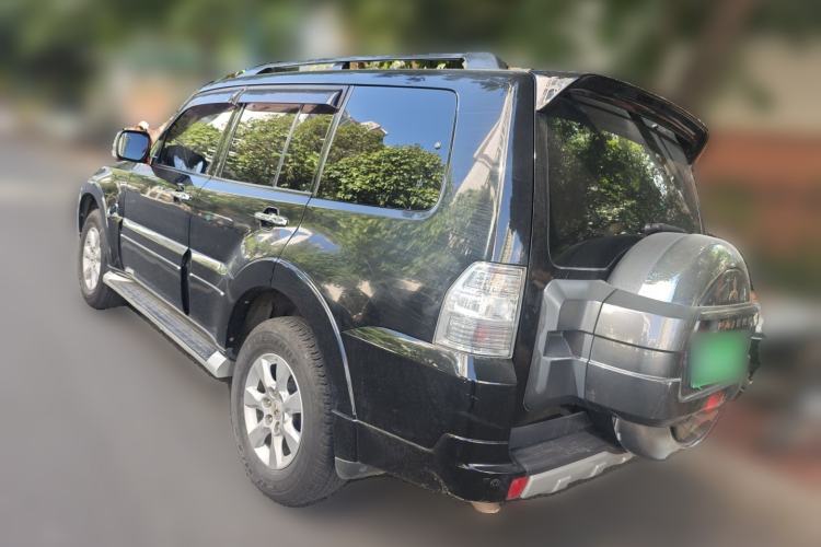 Used Mitsubishi Pajero 2016 3.0L Automatic Prestige Version China V Standard Exterior 3