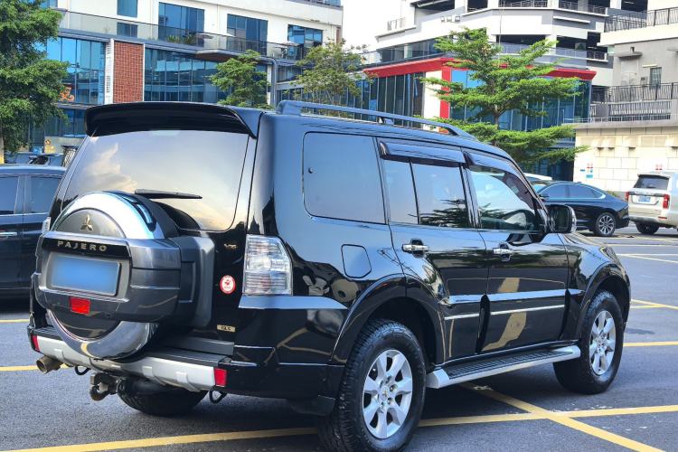 Used Mitsubishi Pajero 2016 3.0L Automatic Prestige Version China V Standard Exterior 3