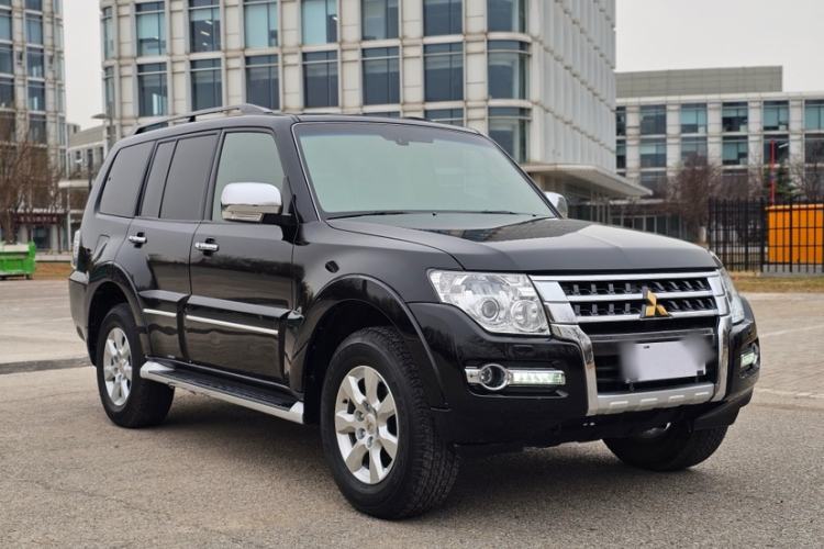 Used Mitsubishi Pajero 2016 3.0L Automatic Prestige Version China V Standard Exterior 4