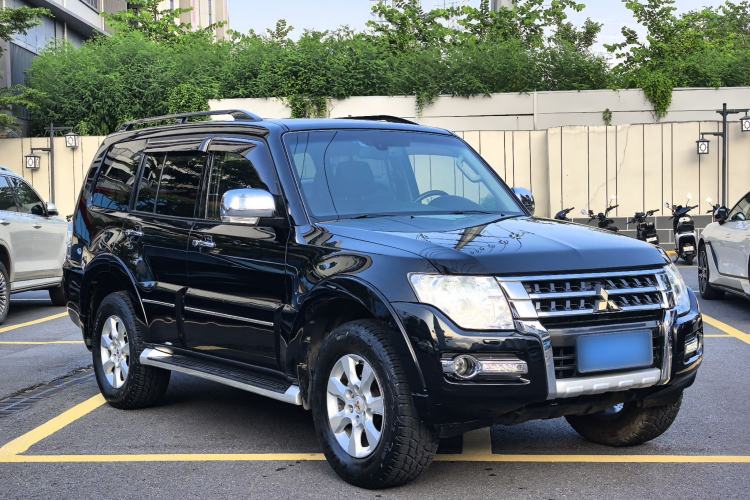 Used Mitsubishi Pajero 2016 3.0L Automatic Prestige Version China V Standard Exterior 4