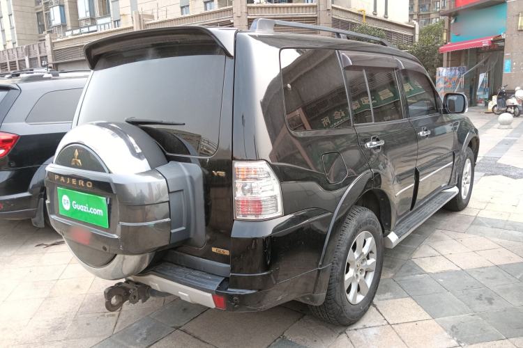 Used Mitsubishi Pajero 2016 3.0L Automatic Prestige Version China IV Standard Exterior 5