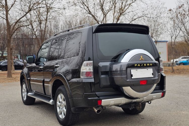 Used Mitsubishi Pajero 2016 3.0L Automatic Prestige Version China V Standard Exterior 5