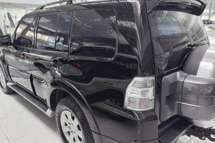 Used Mitsubishi Pajero 2016 3.0L Automatic Luxury Version China V Standard Exterior 5