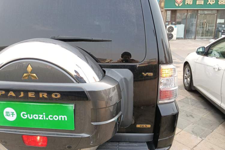 Used Mitsubishi Pajero 2016 3.0L Automatic Prestige Version China IV Standard Exterior 6