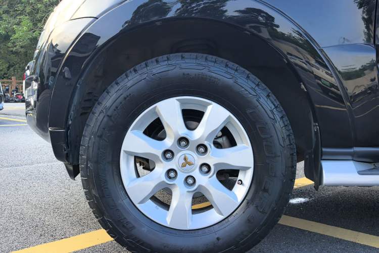 Used Mitsubishi Pajero 2016 3.0L Automatic Prestige Version China V Standard Exterior 8