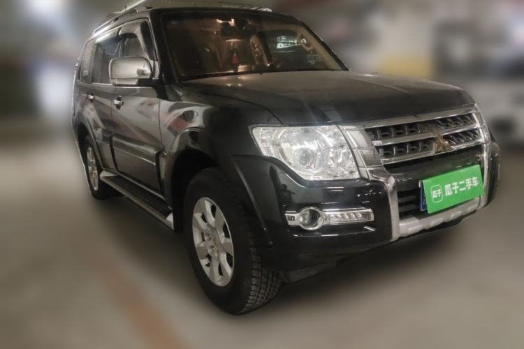 Used Mitsubishi Pajero 2016 3.0L Automatic Prestige Version China V Standard Front Right 45 Deg