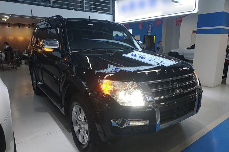 Used Mitsubishi Pajero 2016 3.0L Automatic Luxury Edition China IV Front Right 45 Deg