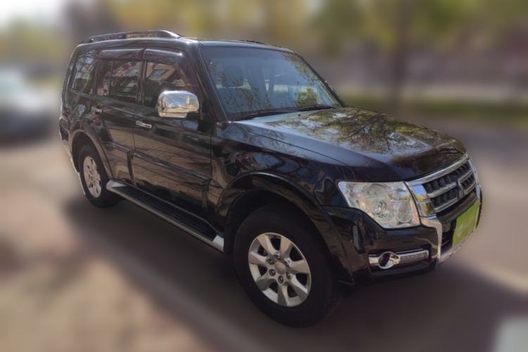 Used Mitsubishi Pajero 2016 3.0L Automatic Luxury Version China V Standard Front Right 45 Deg