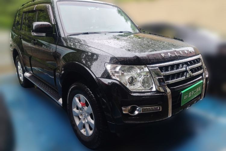 Used Mitsubishi Pajero 2016 3.0L Automatic Luxury Version China V Standard Front Right 45 Deg
