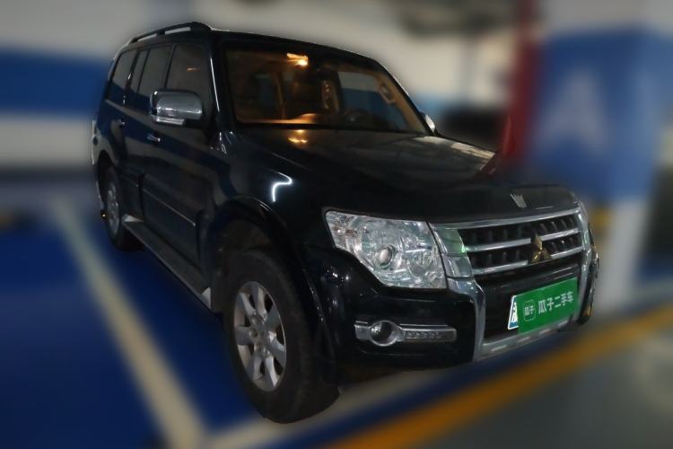 Used Mitsubishi Pajero 2016 3.0L Automatic Prestige Version China V Standard Front Right 45 Deg