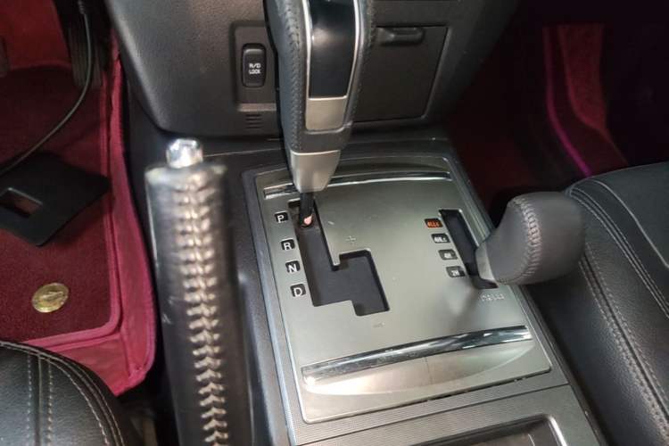 Used Mitsubishi Pajero 2016 3.0L Automatic Prestige Version China V Standard Gear Lever