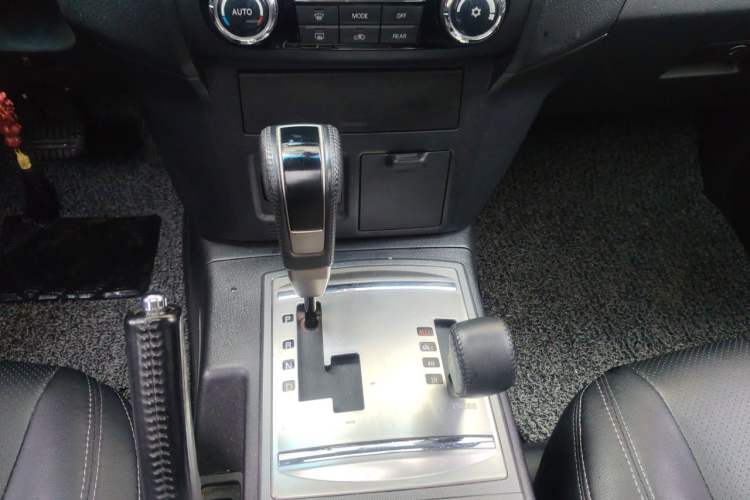 Used Mitsubishi Pajero 2016 3.0L Automatic Luxury Version China V Standard Gear Lever