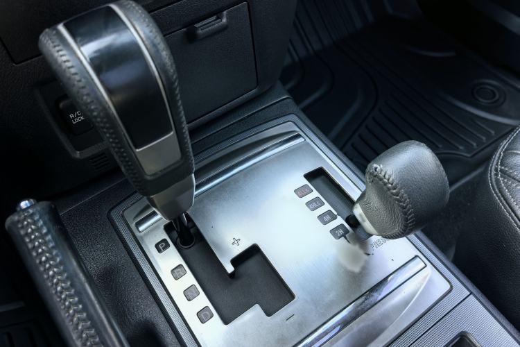 Used Mitsubishi Pajero 2016 3.0L Automatic Prestige Version China V Standard Gear Lever