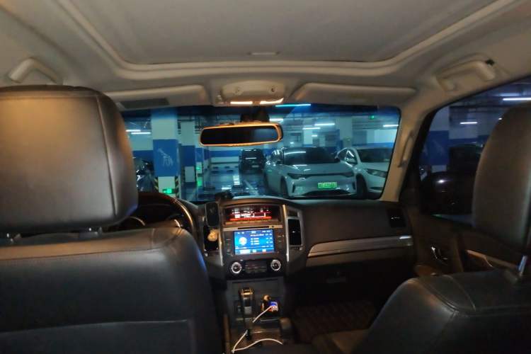 Used Mitsubishi Pajero 2016 3.0L Automatic Prestige Version China V Standard Headliner