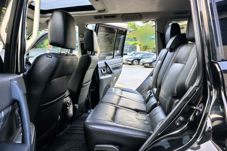 Used Mitsubishi Pajero 2016 3.0L Automatic Prestige Version China V Standard Interior 2