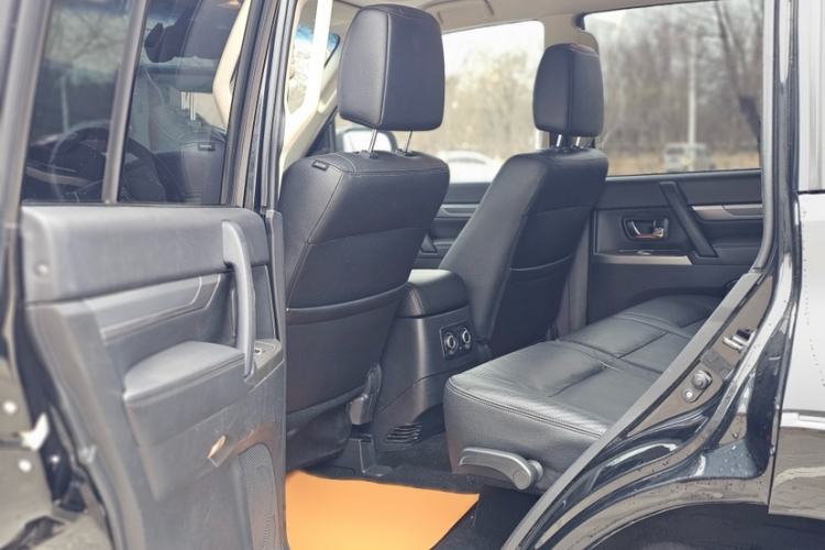 Used Mitsubishi Pajero 2016 3.0L Automatic Prestige Version China V Standard Interior 3