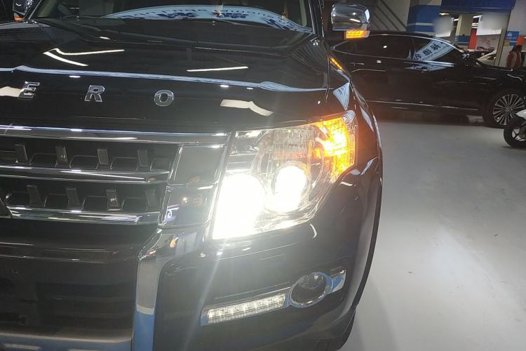 Used Mitsubishi Pajero 2016 3.0L Automatic Luxury Edition China IV Left Front Headlight