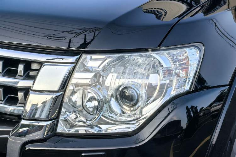 Used Mitsubishi Pajero 2016 3.0L Automatic Prestige Version China V Standard Left Front Headlight