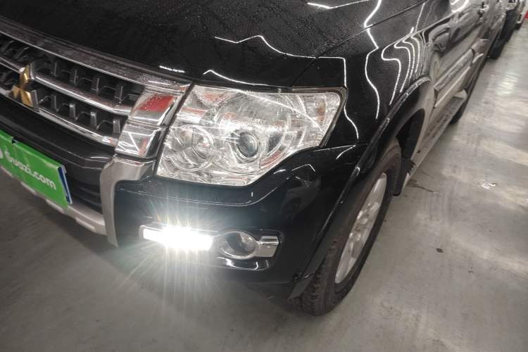 Used Mitsubishi Pajero 2016 3.0L Automatic Prestige Version China IV Standard Left Front Headlight