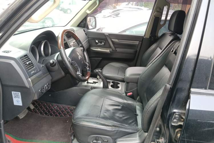 Used Mitsubishi Pajero 2016 3.0L Automatic Prestige Version China IV Standard Left Front Seat