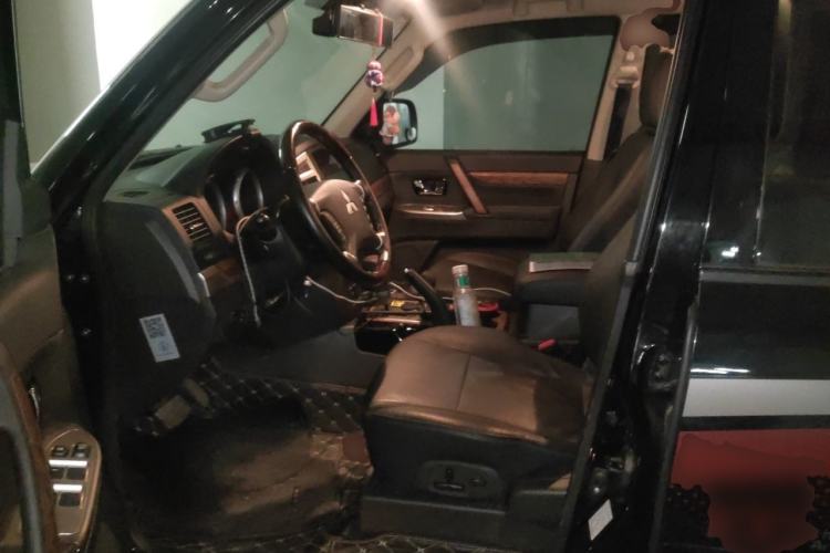 Used Mitsubishi Pajero 2016 3.0L Automatic Prestige Version China V Standard Left Front Seat