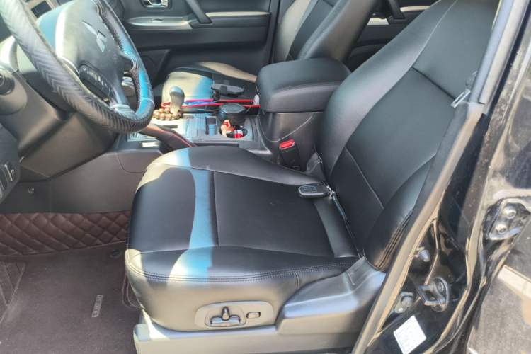 Used Mitsubishi Pajero 2016 3.0L Automatic Standard Version China V Standard Left Front Seat