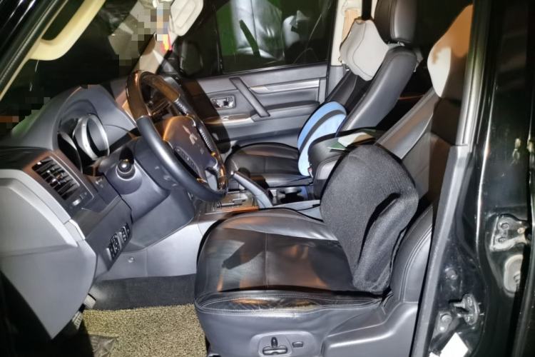 Used Mitsubishi Pajero 2016 3.0L Automatic Prestige Version China IV Standard Left Front Seat