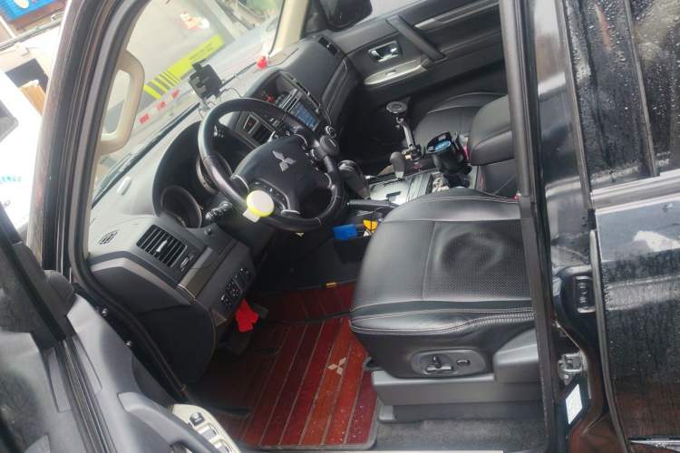 Used Mitsubishi Pajero 2016 3.0L Automatic Standard Version China V Standard Left Front Seat