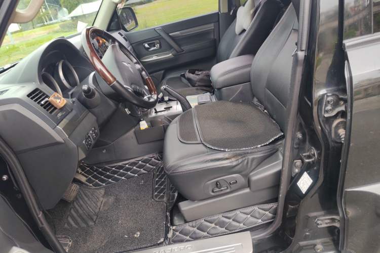 Used Mitsubishi Pajero 2016 3.0L Automatic Prestige Version China V Standard Left Front Seat
