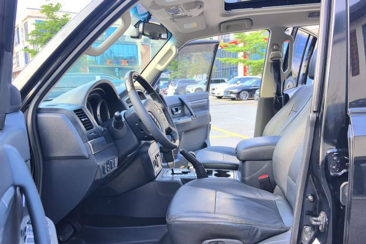 Used Mitsubishi Pajero 2016 3.0L Automatic Prestige Version China V Standard Left Front Seat