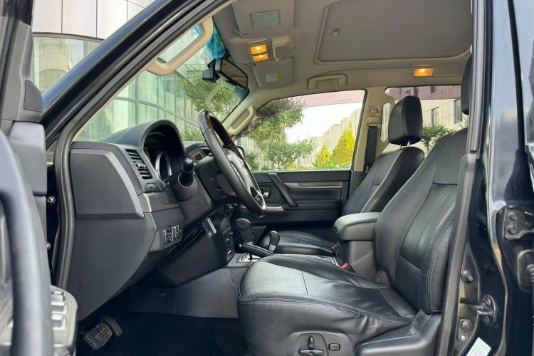 Used Mitsubishi Pajero 2016 3.0L Automatic Prestige Version China IV Standard Left Front Seat