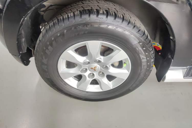 Used Mitsubishi Pajero 2016 3.0L Automatic Prestige Version China V Standard Left Front Wheel Hub