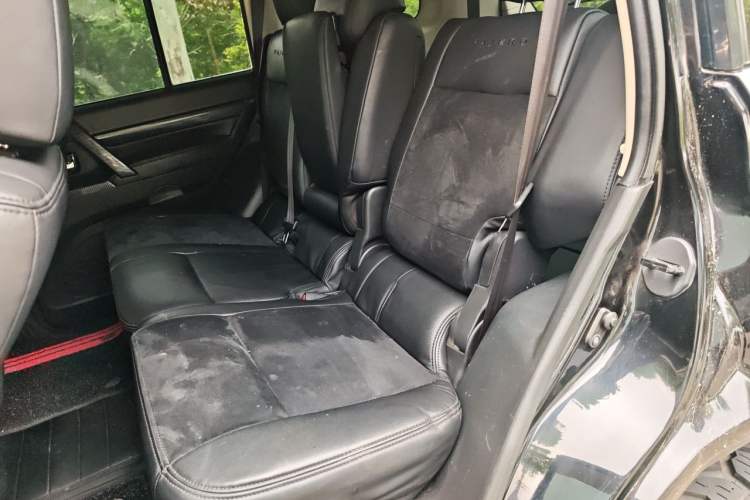 Used Mitsubishi Pajero 2016 3.0L Automatic Standard Version China V Standard Left Rear Seat