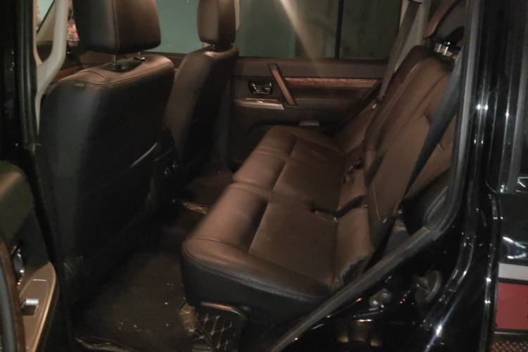 Used Mitsubishi Pajero 2016 3.0L Automatic Prestige Version China V Standard Left Rear Seat
