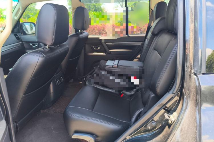 Used Mitsubishi Pajero 2016 3.0L Automatic Standard Version China V Standard Left Rear Seat