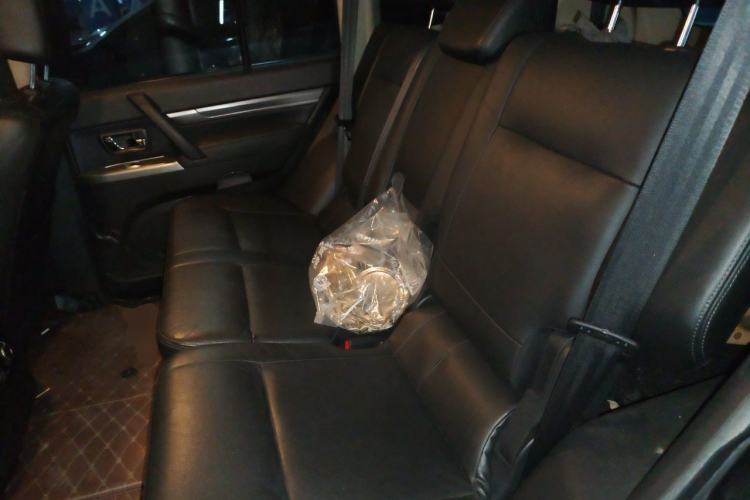Used Mitsubishi Pajero 2016 3.0L Automatic Prestige Version China V Standard Left Rear Seat
