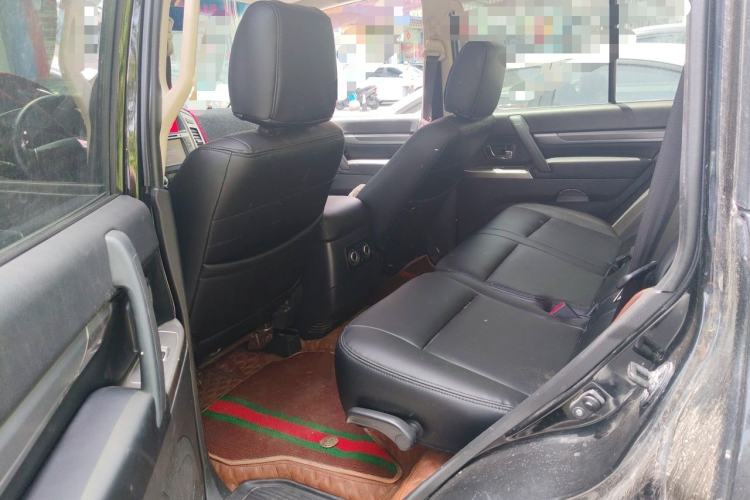 Used Mitsubishi Pajero 2016 3.0L Automatic Standard Version China V Standard Left Rear Seat