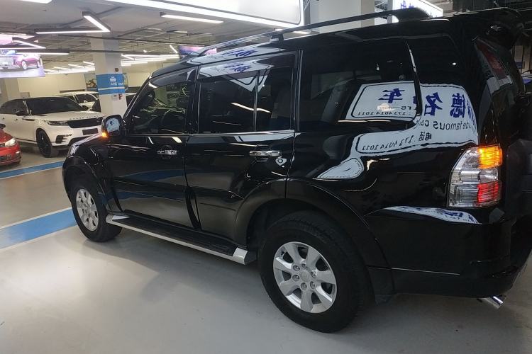 Used Mitsubishi Pajero 2016 3.0L Automatic Luxury Edition China IV Left Side