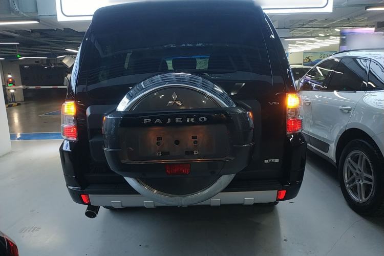 Used Mitsubishi Pajero 2016 3.0L Automatic Luxury Edition China IV Rear