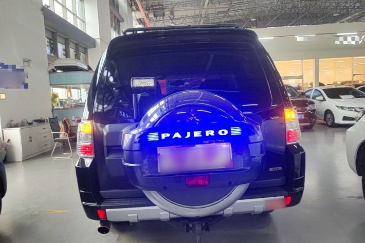 Used Mitsubishi Pajero 2016 3.0L Automatic Prestige Version China V Standard Rear