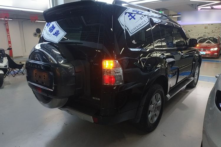Used Mitsubishi Pajero 2016 3.0L Automatic Luxury Edition China IV Rear Right 45 Deg