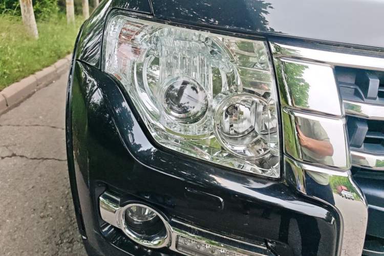 Used Mitsubishi Pajero 2016 3.0L Automatic Standard Version China V Standard Right Front Headlight