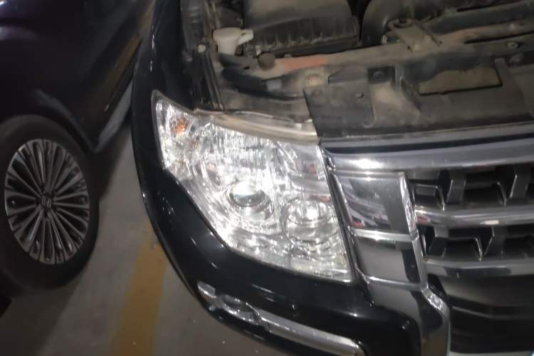 Used Mitsubishi Pajero 2016 3.0L Automatic Luxury Version China V Standard Right Front Headlight