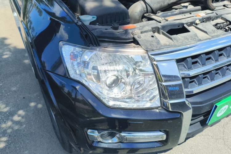 Used Mitsubishi Pajero 2016 3.0L Automatic Standard Version China V Standard Right Front Headlight