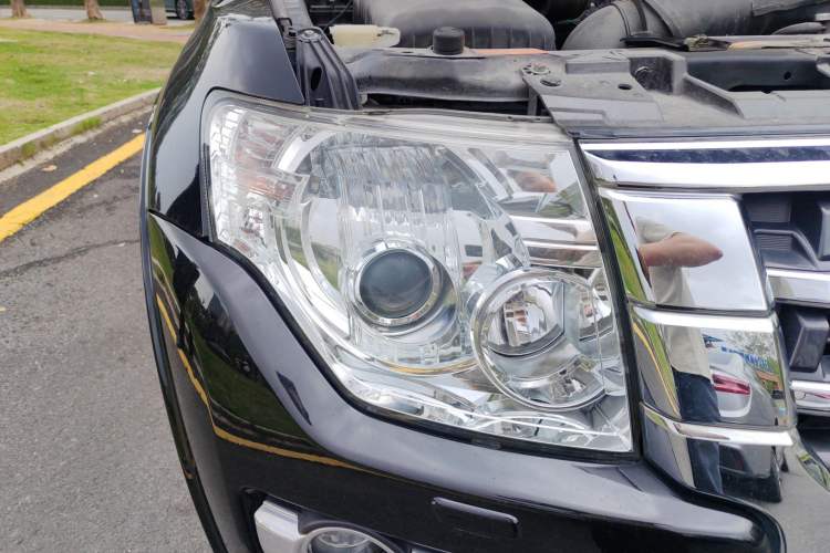 Used Mitsubishi Pajero 2016 3.0L Automatic Prestige Version China V Standard Right Front Headlight