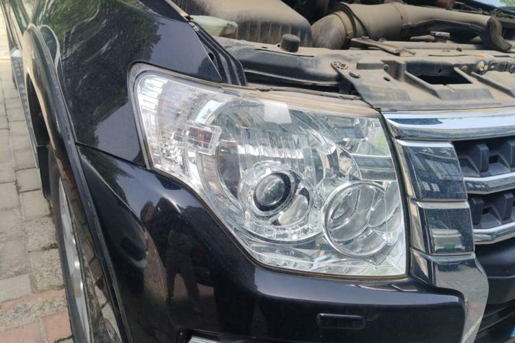Used Mitsubishi Pajero 2016 3.0L Automatic Standard Version China V Standard Right Front Headlight